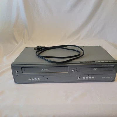 Combo reproductor de DVD VCR 4 cabezales sin control remoto no funciona piezas como está Magnavox DV200MW8 Foto 1 de 4