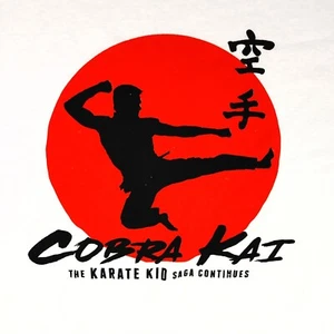 Camiseta blanca para hombre Karate Kid Cobra Kai símbolo logotipo talla M - Imagen 1 de 5