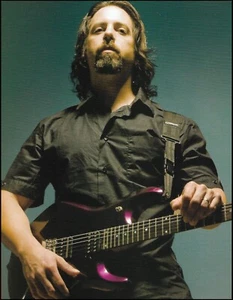 John Petrucci Signature Ernie Ball Music Man guitarra pin-up impresión fotográfica 3B - Imagen 1 de 3