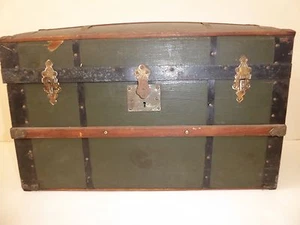 MUÑECA JOROBADA ANTIGUA / BAÚL DE MUESTRA DE VENDEDOR - CIRCA 1890 - Imagen 1 de 11