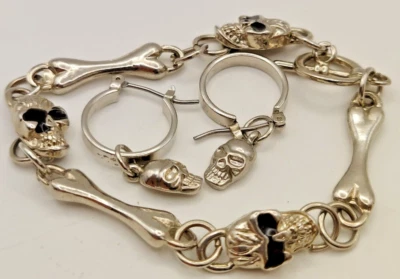 Juego de brazalete de calavera y huesos "plata" de 7 pulgadas y pendientes de 1 pulgada Foto 1 de 4