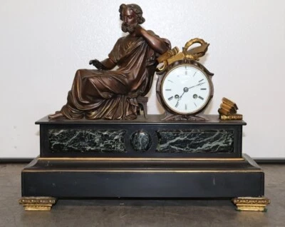 Fino reloj francés Verdi mármol y bronce sobremesa de un viejo erudito sabio envuelto Foto 1 de 4
