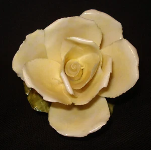 Vintage Nuova Capodimonte Ceramic Porcelain Yellow Rose Flower Figurine Statue - Picture 1 of 4
