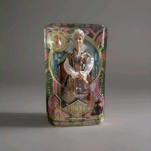 Muñeca Barbie Madame Morrible película malvada URL error de impresión etiqueta sitio web NRFB - Imagen 1 de 2