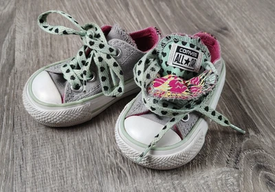 Converse Bebé Niñas Zapatos Estampado Corazón Lengua Abatible Zapatos con Cordones Infantil Talla 2 Foto 1 de 4