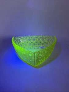 Vintage Vaseline Glass Bowl with "Daisy and Button" Pattern Glows Under UV Light - Picture 1 of 10
