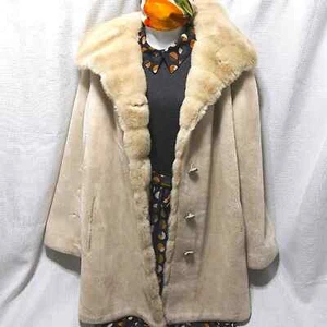 VINTAGE Deluxe Fellähnlicher MANTEL Creme Beige Elfenbein Goldknöpfe Superior Stoff RAR - Bild 1 von 14