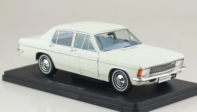 Opel Admiral B 1969 weiß 1:24 Modellauto Premium Collectibles