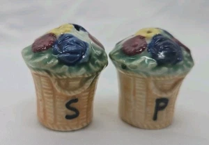 Vintage Flowers In A Basket Floral Salt and Pepper Shaker Set Made in Japan - Picture 1 of 6