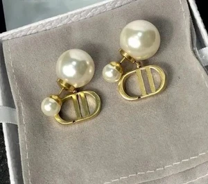 Trend Women's Classic Vintage Metal Cd Earrings Relief Letter Earstuds Ornaments - Picture 1 of 4