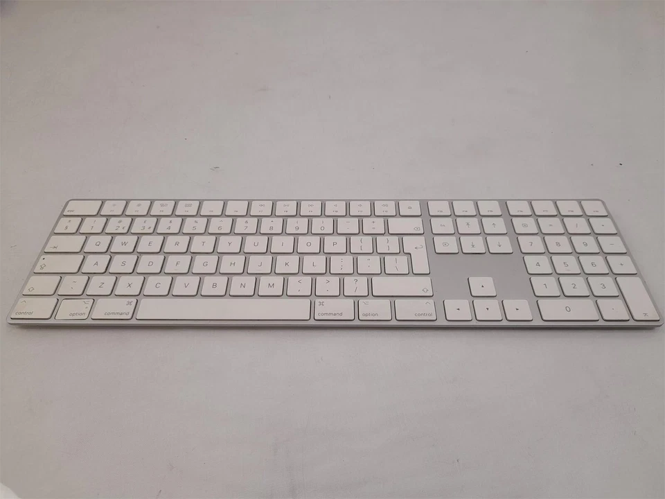 Apple A1843 Magic Bluetooth QWERTY Keyboard - White (MQ052B/A)