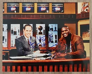 Shaquille O'Neal & Ernie Johnson signiertes 8 x 10 Foto NBA TNT Crew HOF Auto RAD - Bild 1 von 2