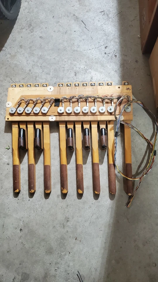 VINTAGE KIMBALL 1510 series electric organ 13 note foot pedal - Image 1 of 1