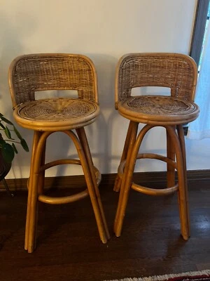 Taburete alto giratorio vintage de mimbre, tejido a mano de mimbre con bambú  Foto 1 de 4