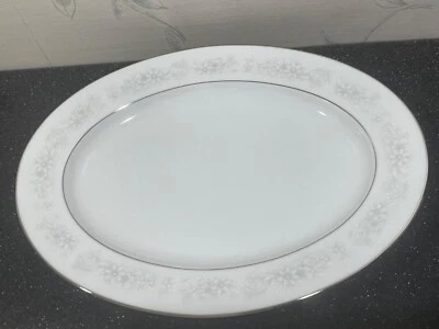 NUEVO Plato para servir pequeño ovalado Noritake CUMBERLAND 12" - NUEVO EN CAJA Foto 1 de 4