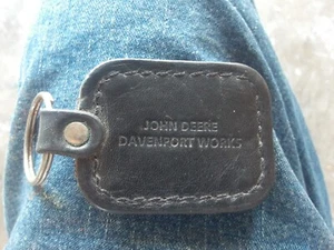 Llavero vintage John Deere Davenport Works River City 500 cuero - Imagen 1 de 2