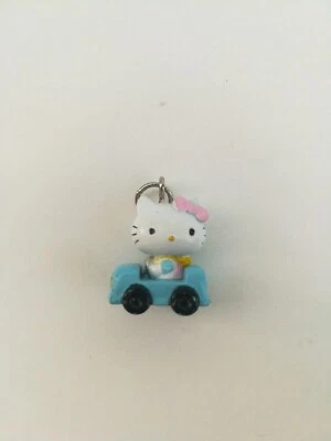 Pendentif Hello kitty Mini FIGURINE voiture bleu  - Photo 1/4