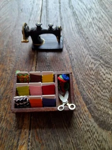 Nähmaschine und Arbeitsbox - Bild 1 von 1