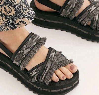 NWOB Free People X Teva Ceres Flatform Fringe Sandals 11 $100 Foto 1 de 4