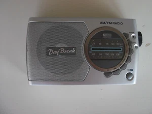 DAY BREAK Clock Radio Model AVR-R2022 AM/FM - Bild 1 von 7