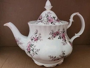 Vintage Royal Albert Lavender Rose Bone China Teapot and Lid Made in England - Picture 1 of 5
