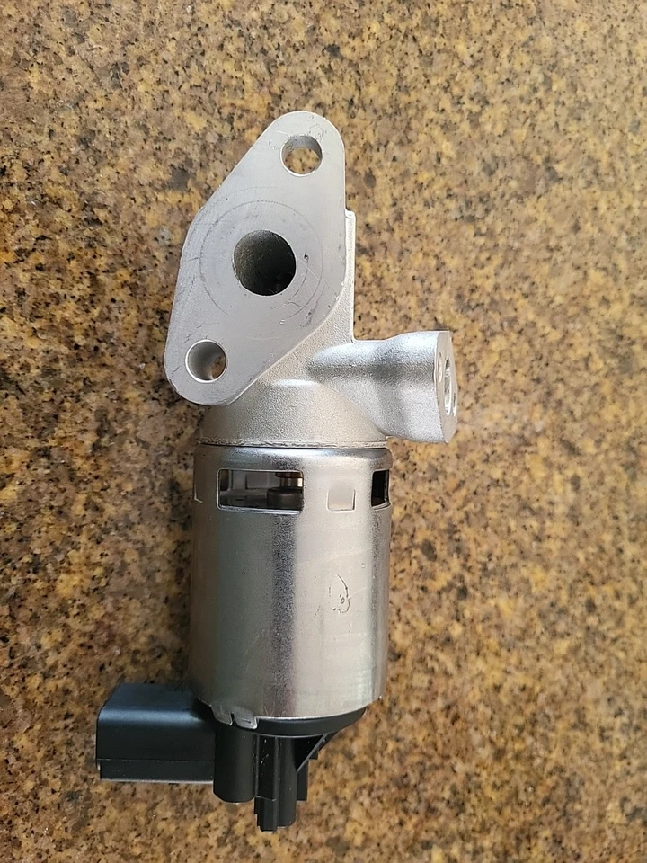 Válvula de recirculación de gases de escape APDTY 022353 EGR Foto 1 de 4