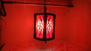 Lámpara colgante de hierro gótica española vintage mediados de siglo roja con cadena - Funciona - Imagen 1 de 8