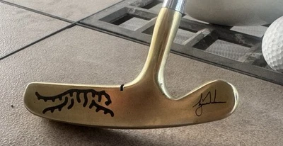 TIGER WOODS - PUTTER PERSONALIZADO PRE SCOTTY CAMERON ACUSHNET - TIGER’S & LOGO 35” Foto 1 de 4
