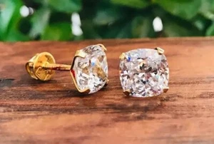 3CT Blanco Tratados Diamante Corte Almohada Tachuelas Oro Amarillo Acabado VVS1 - Imagen 1 de 6