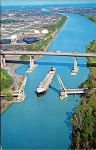 WELLAND CANAL St. Catherines, Ontario CANADÁ vista de pájaro barco puente postal - Imagen 1 de 2