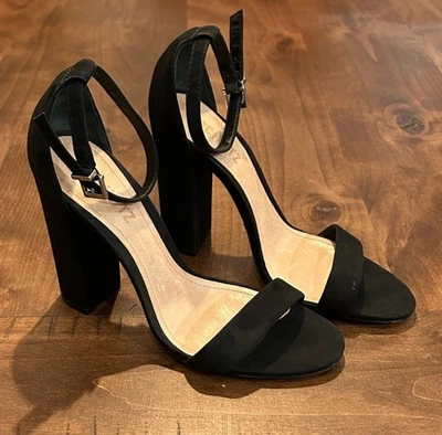 Tacones Schutz negros de gamuza con correa en el tobillo talla 9 Foto 1 de 4