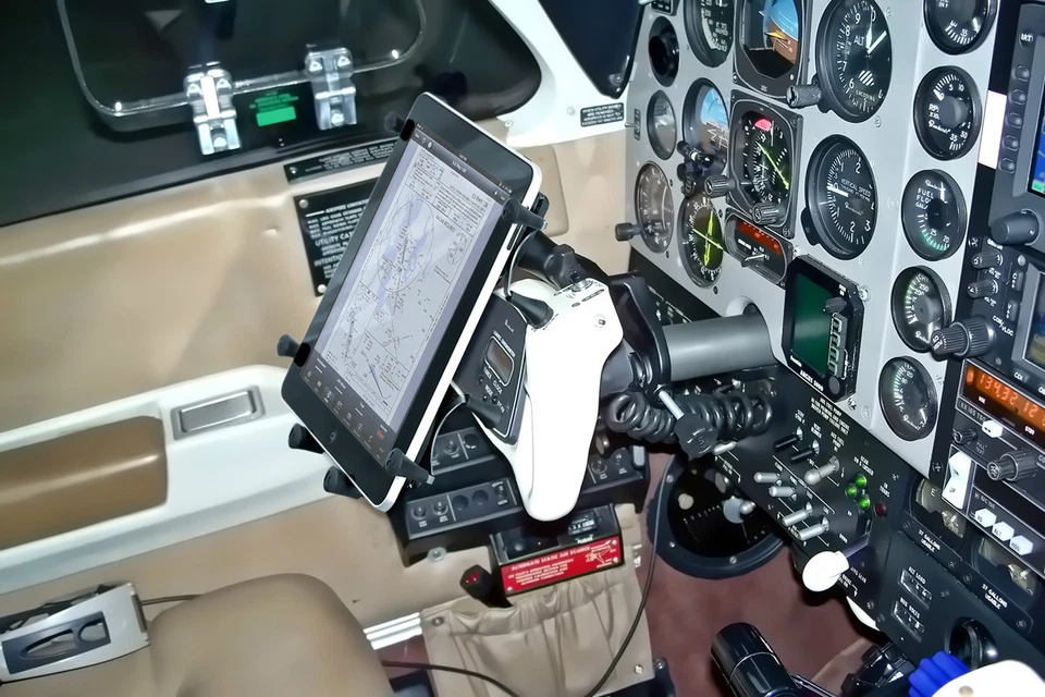 RAM X-Grip Yoke Mount for iPad Pro 13" M2, M3, M4, Others - Image 1 of 4