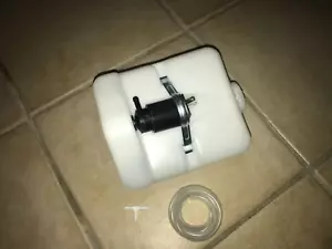 Trabant Wartburg W50 ZT300 Scheibenwaschanlage 12V NEU 2,5 Liter Behälter Pumpe - Bild 1 von 3