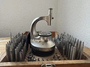 Remachadora Helios 33 herramienta de prensado punzón caja relojero relojero - Imagen 1 de 12