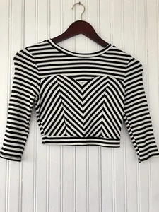 Monteau Los Angeles Women's Black & White Large Striped Crop Top Blouse - Bild 1 von 9