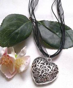HALSKETTE + HERZ DIRNDLKETTE SILBER SCHMUCK KETTE ORGANZA WIESN TRACHT SCHWARZ - Picture 1 of 16