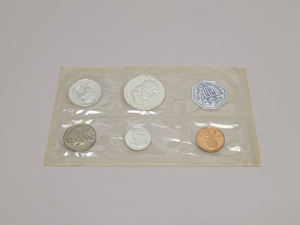 1961 Mint Set. Complete and Original. 5 coins Philadelphia US Treasury - Image 1 of 2