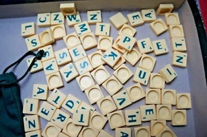 pièce pour jeu de société SCRABBLE jeux MATTEL LETTRE VERTE rechange au choix - Photo 1/1