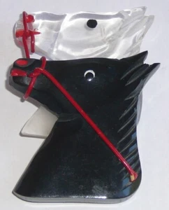 1940s vintage Bakelite dual horse brooch. Three dimensional and carved. - Picture 1 of 2