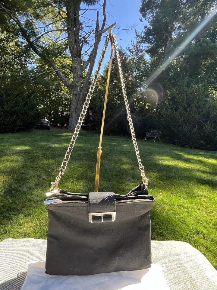 Bolso de hombro Ivanka Trump negro iPad con doble compartimento con cadena dorada Foto 1 de 4