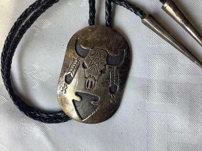 LG NAVAJO STERLING SILVER BUFFALO SKULL BOLO TIE FEATHERS STAR + ARROWHEAD 3 X 2 - Image 1 of 4