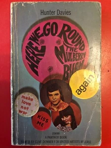 Here We Go Round The Mulberry Bush By H. Davies 65 Motion Picture Paperback 313d - Imagen 1 de 4