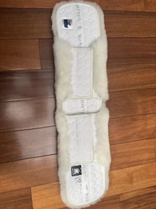 Mattes Lamb's Wool Dressage Girth Cover - White - 26" - Picture 1 of 8