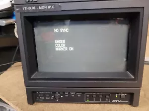 JVC DT-V100CG 10" Portable CRT - Picture 1 of 10