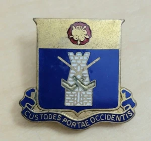 Original 186th Infantry Regiment Distinctive Unit Insignia, Screw Back - Picture 1 of 5