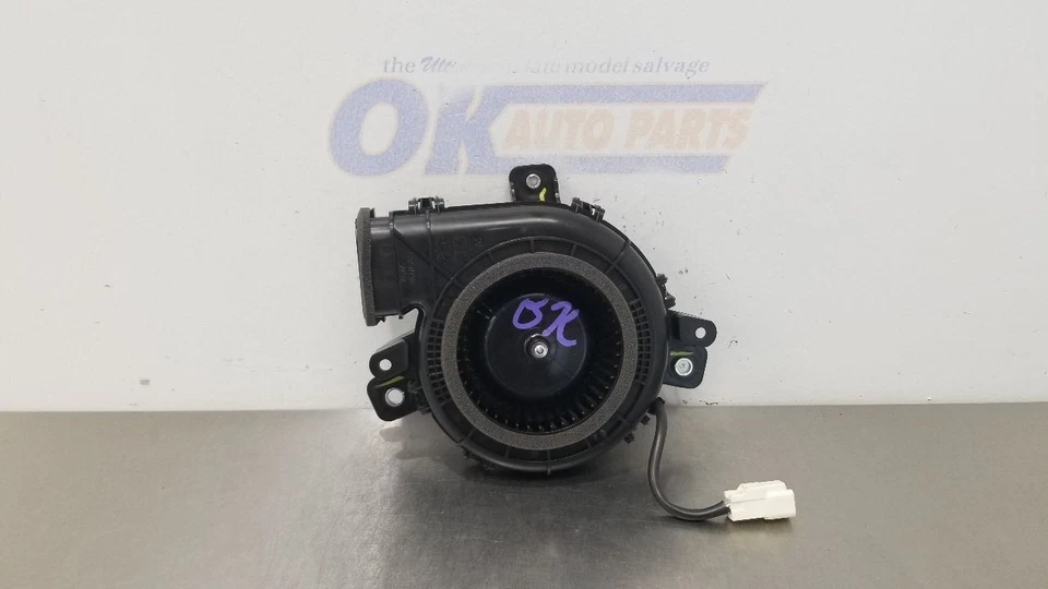 23 TOYOTA SEQUOIA HYBRID BATTERY COOLING FAN RIGHT PASSENGER - Image 1 of 4