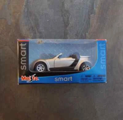 Maisto Smart Car Roadster Convertible 1:32 Scale Pull Back European Diecast - Image 1 of 4