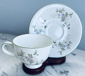Royal Doulton English Bone China Tasse & Untertasse Vintage, Muster #5177. - Bild 1 von 6