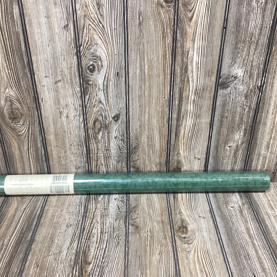 9 YARDS SCHUMACHER 516034 Medallion Leaf Green Wallpaper $450 Retail - Image 1 of 4