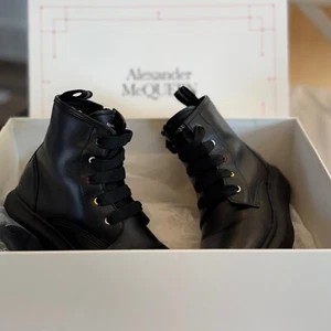 Alexander McQueen  Ankle Boots Lace-Up Combat Boots Black Kids Size 33 US 1 - Picture 1 of 10